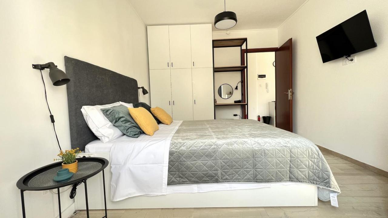Zeus Bright & New Apartment - 25' Walk To The Acropolis Атина Екстериор снимка