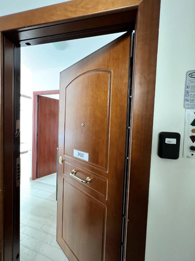 Zeus Bright & New Apartment - 25' Walk To The Acropolis Атина Екстериор снимка