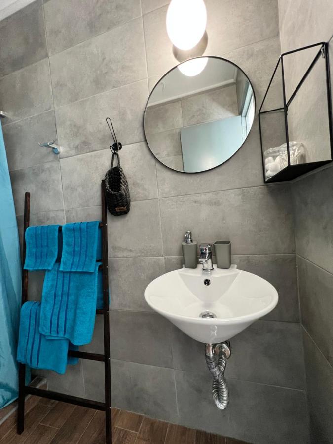 Zeus Bright & New Apartment - 25' Walk To The Acropolis Атина Екстериор снимка